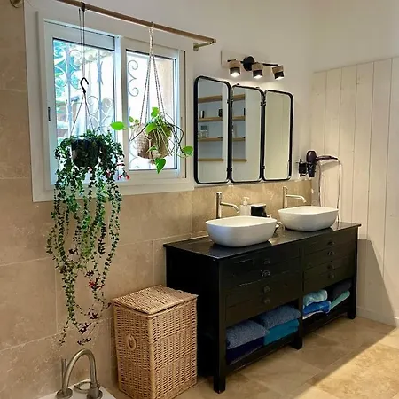 De Piscine Calme Et Verdure * Vallauris